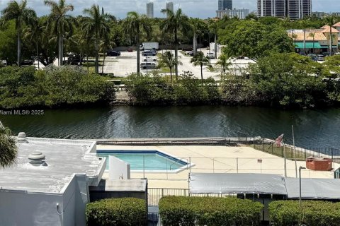 Condominio en venta en Aventura, Florida, 2 dormitorios, 92.34 m2 № 1801000 - foto 4