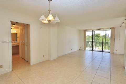 Condominio en venta en Aventura, Florida, 2 dormitorios, 92.34 m2 № 1801000 - foto 16