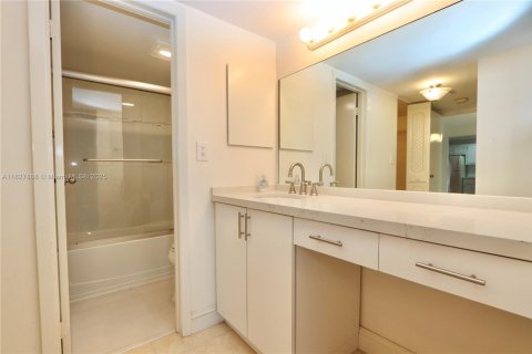 Condominio en venta en Aventura, Florida, 2 dormitorios, 92.34 m2 № 1801000 - foto 28