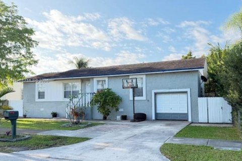 Купить виллу или дом в Катлер-Бей, Флорида 1 комната, 141.03м2, № 2049116 - фото 3