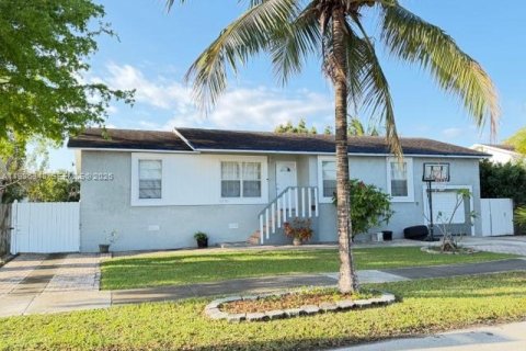 Купить виллу или дом в Катлер-Бей, Флорида 1 комната, 141.03м2, № 2049116 - фото 2