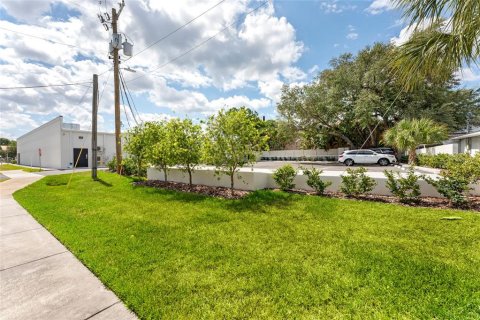 Commercial property in Tampa, Florida 1207.73 sq.m. № 2106842 - photo 13