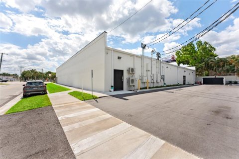 Commercial property in Tampa, Florida 1207.73 sq.m. № 2106842 - photo 12