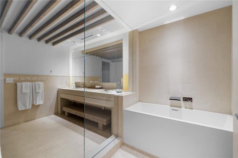 Condo in Miami Beach, Florida, 3 bedrooms  № 1991014 - photo 20