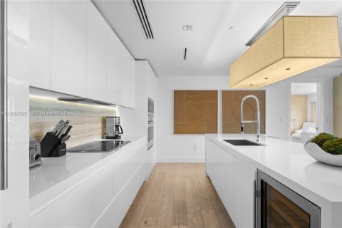 Condo in Miami Beach, Florida, 3 bedrooms  № 1991014 - photo 11