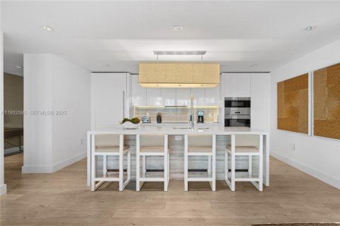Condo in Miami Beach, Florida, 3 bedrooms  № 1991014 - photo 9
