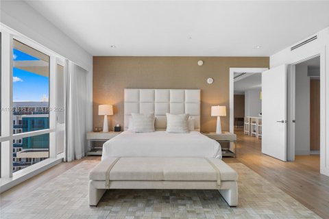 Condo in Miami Beach, Florida, 3 bedrooms  № 1991014 - photo 15