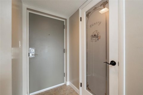 Condo in Saint Petersburg, Florida, 2 bedrooms  № 1772123 - photo 8