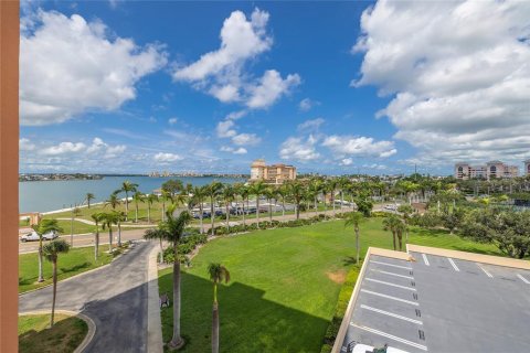 Condo in Saint Petersburg, Florida, 2 bedrooms  № 1772123 - photo 22