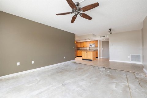 Condo in Saint Petersburg, Florida, 2 bedrooms  № 1772123 - photo 11