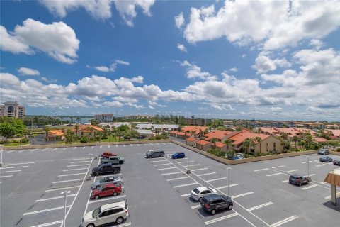 Condo in Saint Petersburg, Florida, 2 bedrooms  № 1772123 - photo 21