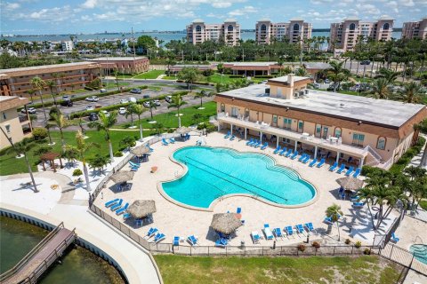 Condo in Saint Petersburg, Florida, 2 bedrooms  № 1772123 - photo 30