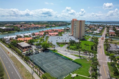 Condo in Saint Petersburg, Florida, 2 bedrooms  № 1772123 - photo 24