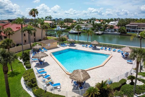Condo in Saint Petersburg, Florida, 2 bedrooms  № 1772123 - photo 27
