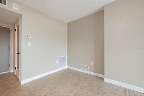 Condo in Saint Petersburg, Florida, 2 bedrooms  № 1772123 - photo 10