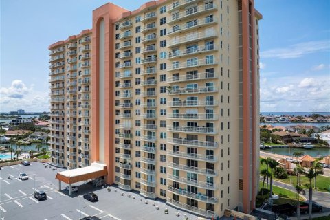 Condo in Saint Petersburg, Florida, 2 bedrooms  № 1772123 - photo 2