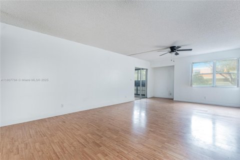 Copropriété à vendre à Lauderhill, Floride: 2 chambres, 102.66 m2 № 1864868 - photo 5