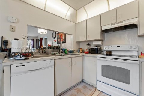 Купить кондоминиум в Майами, Флорида 2 спальни, 98.48м2, № 1937888 - фото 9