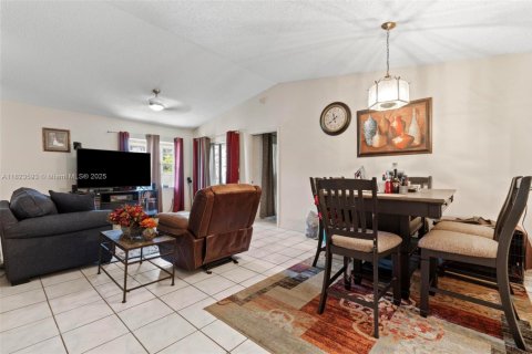 Condominio en venta en Miami, Florida, 2 dormitorios, 98.48 m2 № 1937888 - foto 4