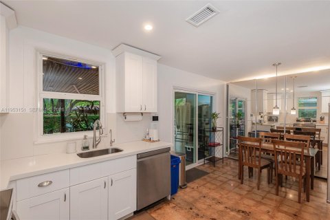 Villa ou maison à vendre à North Miami, Floride: 3 chambres, 118.64 m2 № 2007693 - photo 12