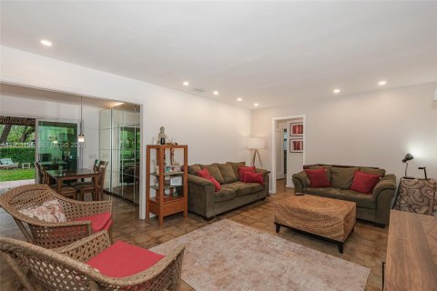 Villa ou maison à vendre à North Miami, Floride: 3 chambres, 118.64 m2 № 2007693 - photo 3