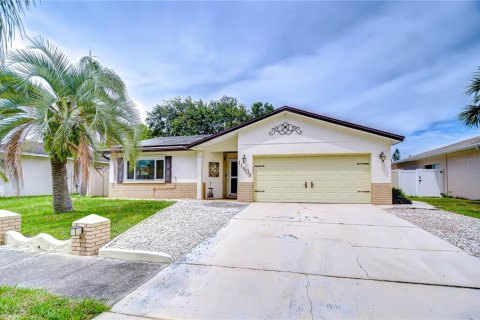 House in Tampa, Florida 2 bedrooms, 127.93 sq.m. № 1843518 - photo 2
