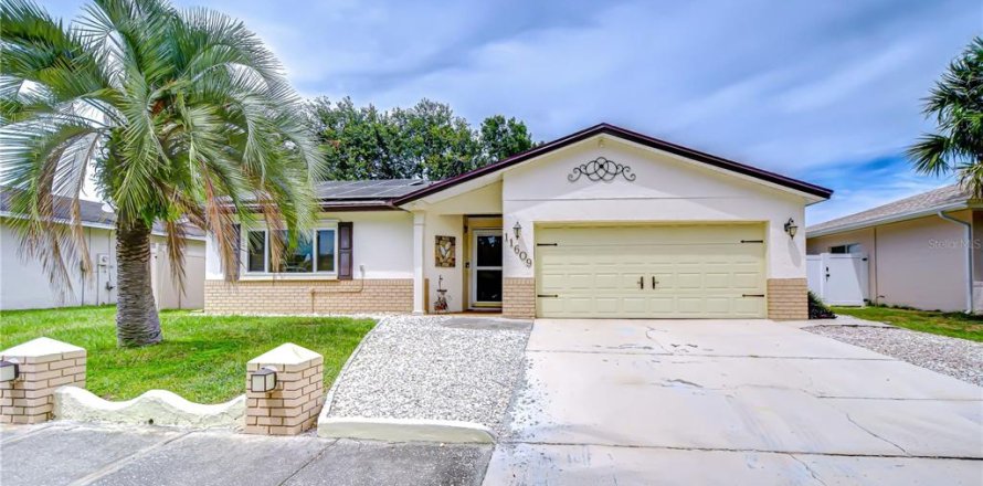 House in Tampa, Florida 2 bedrooms, 127.93 sq.m. № 1843518