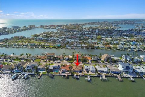 House in Madeira Beach, Florida 4 bedrooms, 211.17 sq.m. № 1429417 - photo 16