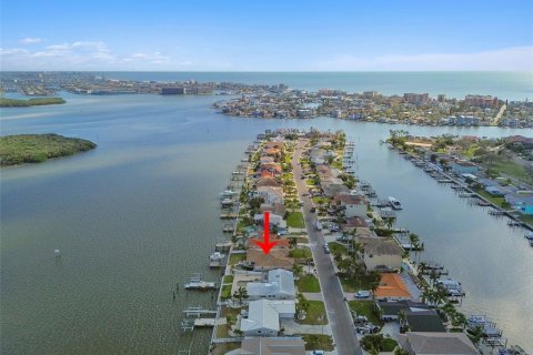 House in Madeira Beach, Florida 4 bedrooms, 211.17 sq.m. № 1429417 - photo 14