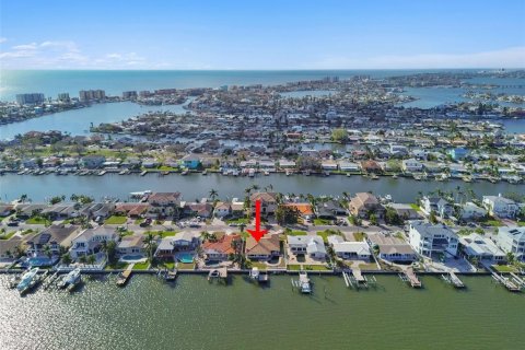 House in Madeira Beach, Florida 4 bedrooms, 211.17 sq.m. № 1429417 - photo 17