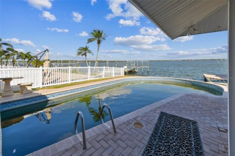 House in Madeira Beach, Florida 4 bedrooms, 211.17 sq.m. № 1429417 - photo 8