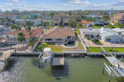 House in Madeira Beach, Florida 4 bedrooms, 211.17 sq.m. № 1429417 - photo 11