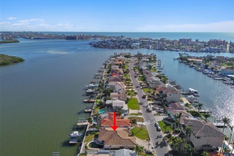 House in Madeira Beach, Florida 4 bedrooms, 211.17 sq.m. № 1429417 - photo 22