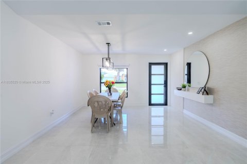 Villa ou maison à vendre à Port St. Lucie, Floride: 5 chambres, 187.2 m2 № 1818332 - photo 8