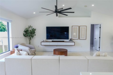 Villa ou maison à vendre à Port St. Lucie, Floride: 5 chambres, 187.2 m2 № 1818332 - photo 12
