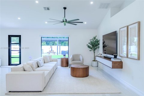 Villa ou maison à vendre à Port St. Lucie, Floride: 5 chambres, 187.2 m2 № 1818332 - photo 10