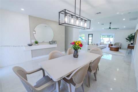 Villa ou maison à vendre à Port St. Lucie, Floride: 5 chambres, 187.2 m2 № 1818332 - photo 7