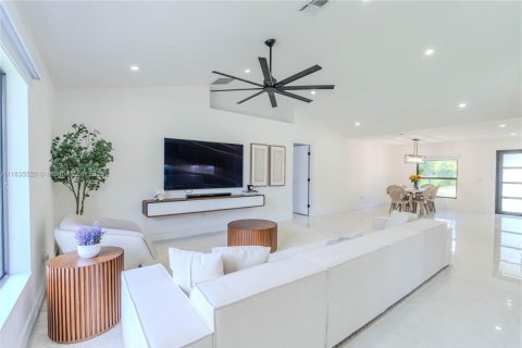 Villa ou maison à vendre à Port St. Lucie, Floride: 5 chambres, 187.2 m2 № 1818332 - photo 13