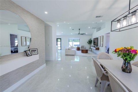 Villa ou maison à vendre à Port St. Lucie, Floride: 5 chambres, 187.2 m2 № 1818332 - photo 6