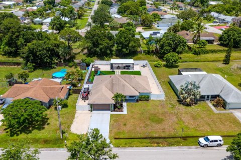 Villa ou maison à vendre à Port St. Lucie, Floride: 5 chambres, 187.2 m2 № 1818332 - photo 4