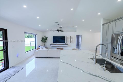 Villa ou maison à vendre à Port St. Lucie, Floride: 5 chambres, 187.2 m2 № 1818332 - photo 23