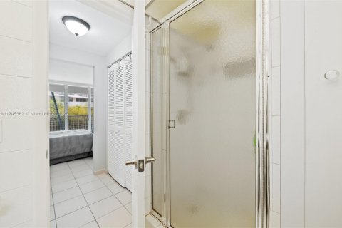 Condo in Bay Harbor Islands, Florida, 2 bedrooms  № 1697136 - photo 22