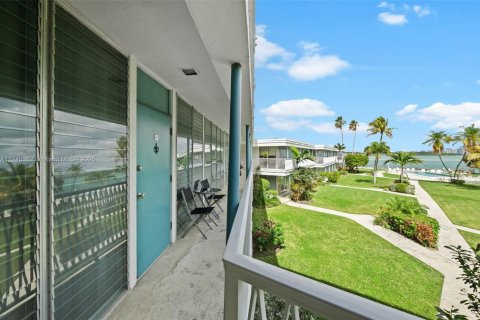 Condo in Bay Harbor Islands, Florida, 2 bedrooms  № 1697136 - photo 7