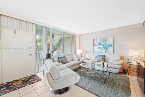 Condo in Bay Harbor Islands, Florida, 2 bedrooms  № 1697136 - photo 4
