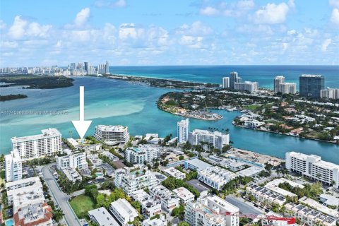 Condo in Bay Harbor Islands, Florida, 2 bedrooms  № 1697136 - photo 2