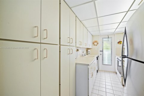 Condo in Bay Harbor Islands, Florida, 2 bedrooms  № 1697136 - photo 12