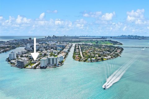 Condo in Bay Harbor Islands, Florida, 2 bedrooms  № 1697136 - photo 3