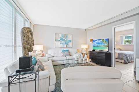 Condo in Bay Harbor Islands, Florida, 2 bedrooms  № 1697136 - photo 5