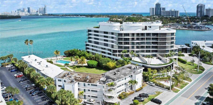 Condo in Bay Harbor Islands, Florida, 2 bedrooms  № 1697136