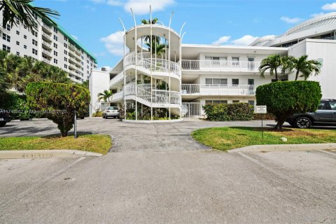 Condo in Bay Harbor Islands, Florida, 2 bedrooms  № 1697136 - photo 29